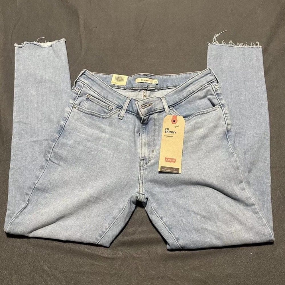 WOMEN'S LEVI JEANS 711 Size 30 x 30 Skinny Mid Rise Stretch Distressed NWT